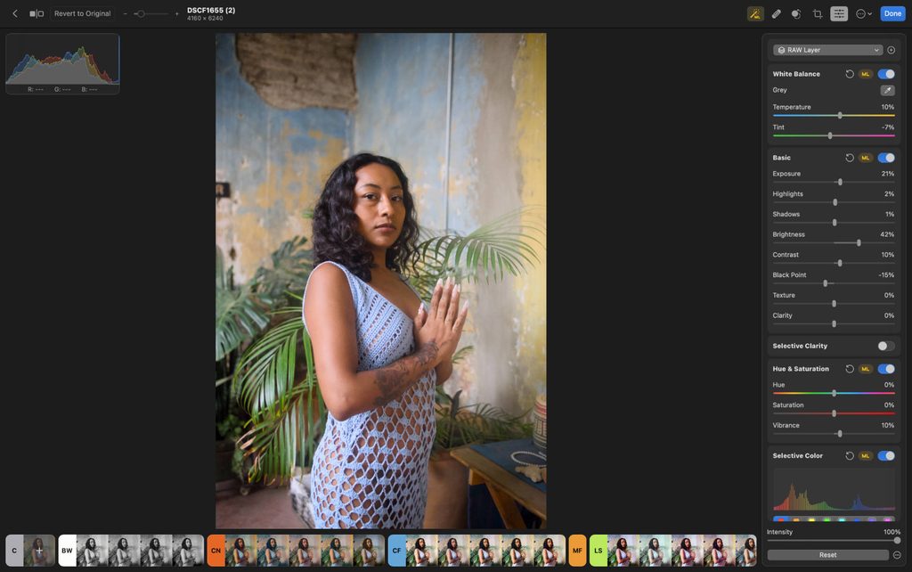 an example of the auto enhance tool in photomator